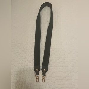 Kelly Wynne canvas logo strap